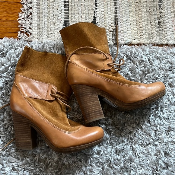 SEYCHELLES || womans size 7 gorgeous sexy boho leather caramel booties lace up - Picture 2 of 4